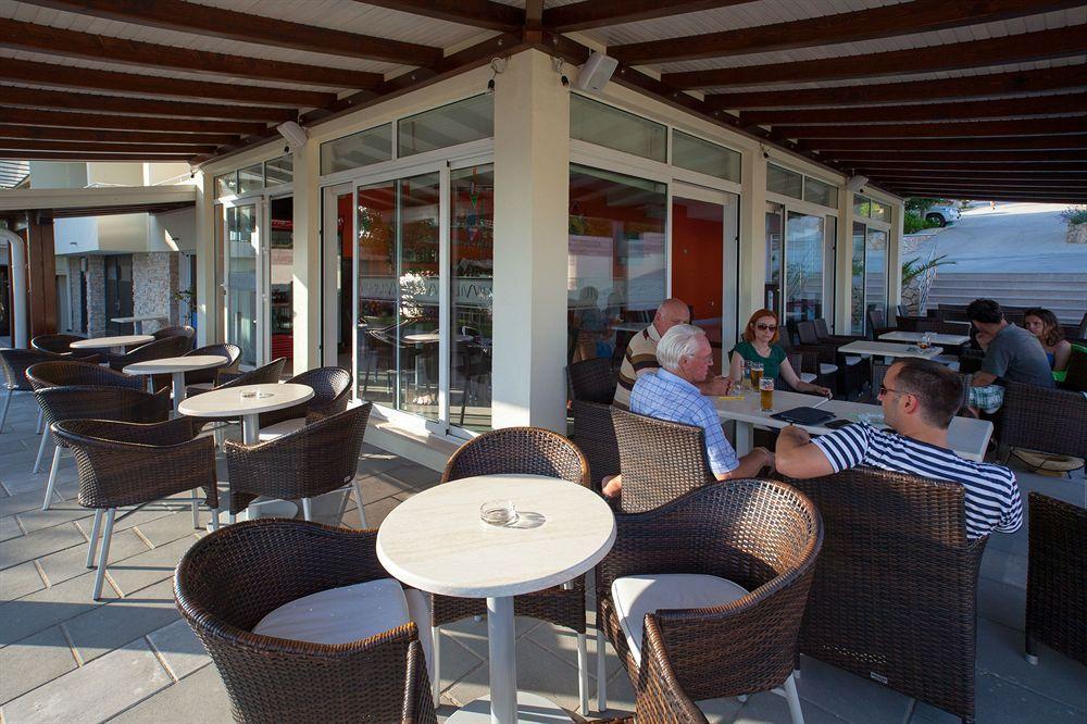 Hotel Vila 4M Ražanac Exteriör bild
