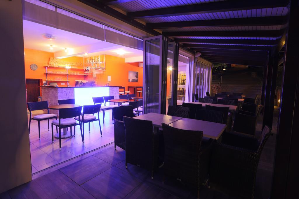 Hotel Vila 4M Ražanac Exteriör bild