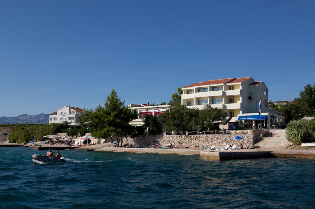 Hotel Vila 4M Ražanac Exteriör bild