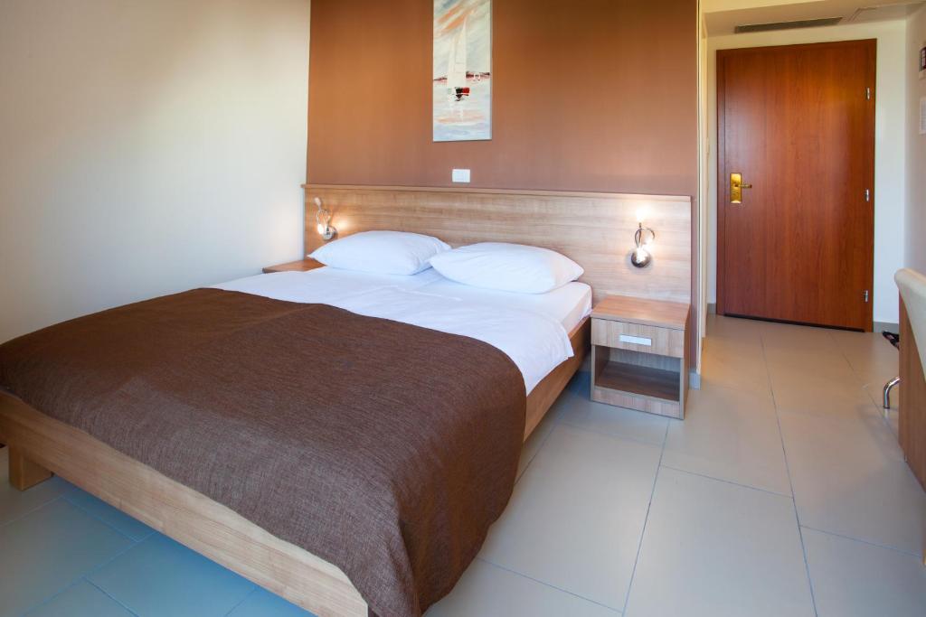 Hotel Vila 4M Ražanac Rum bild