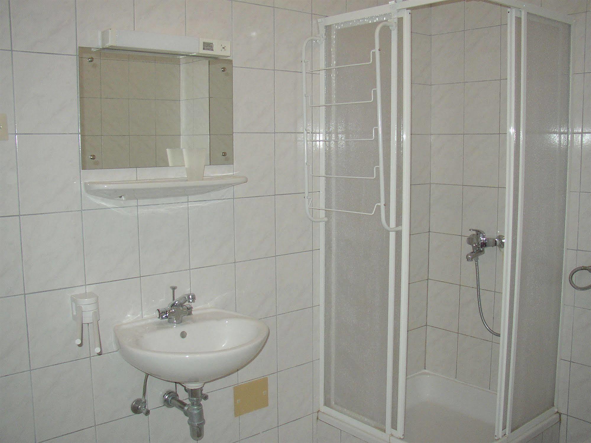 Hotel Vila 4M Ražanac Exteriör bild