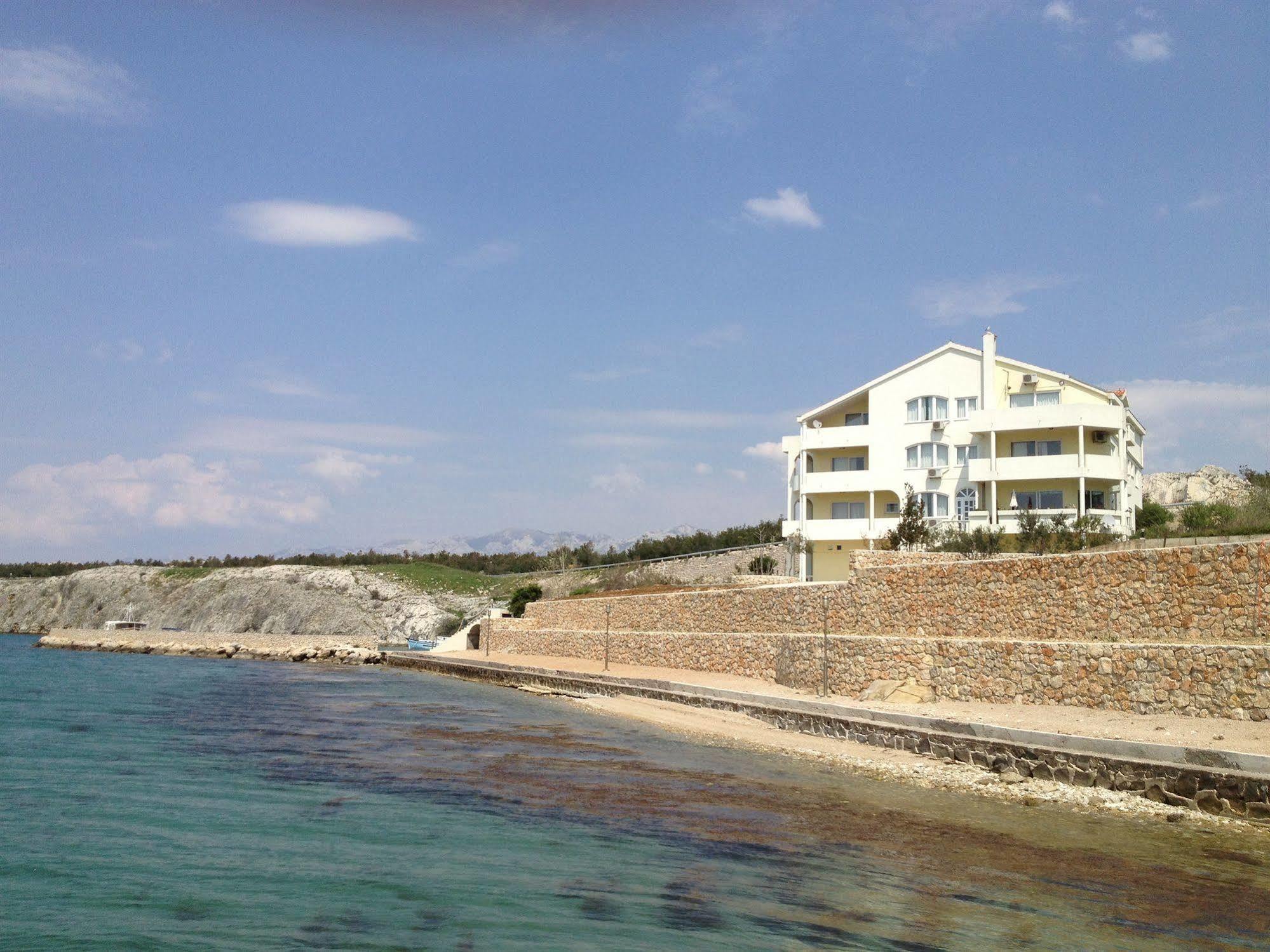 Hotel Vila 4M Ražanac Exteriör bild