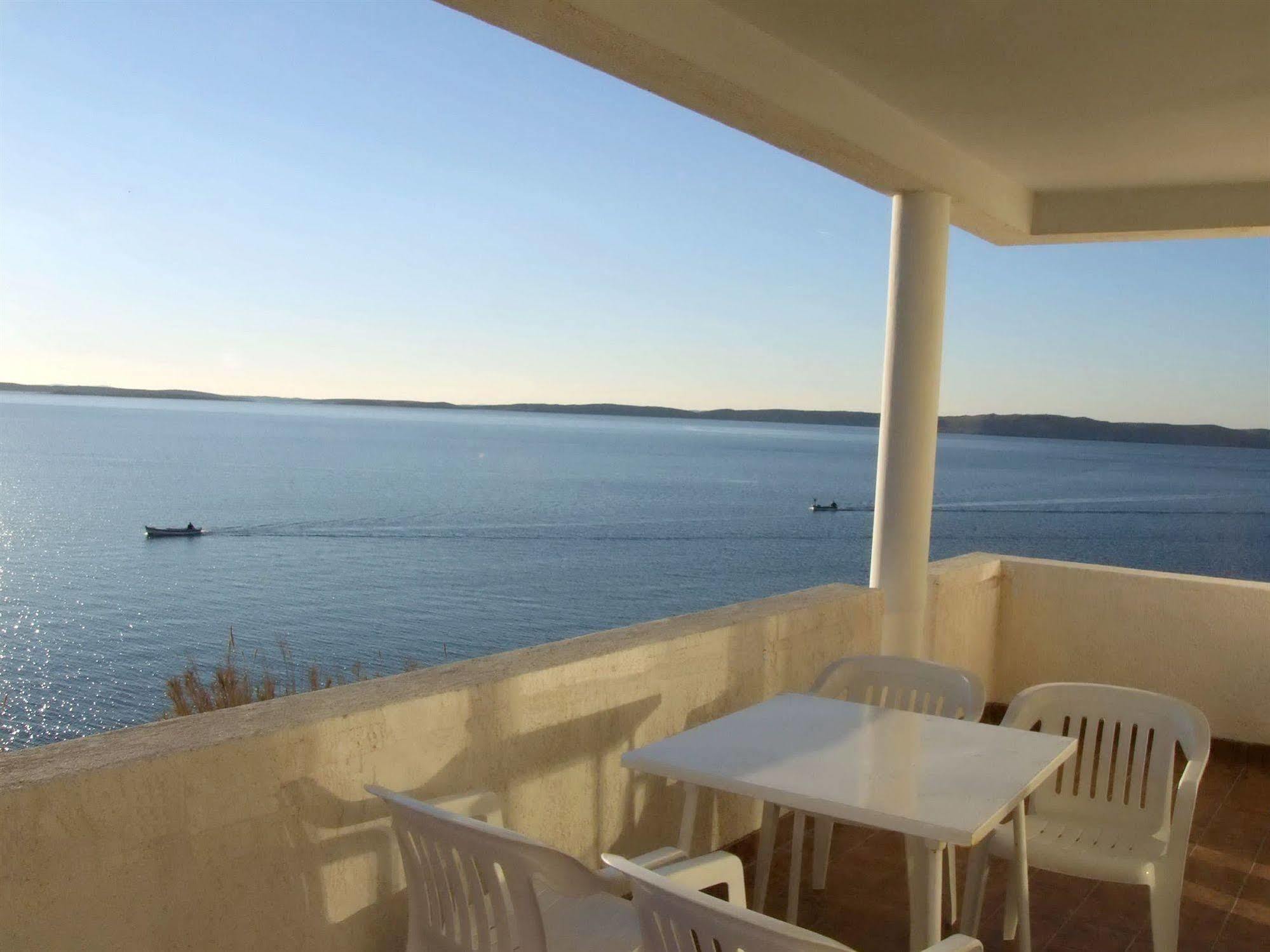 Hotel Vila 4M Ražanac Exteriör bild